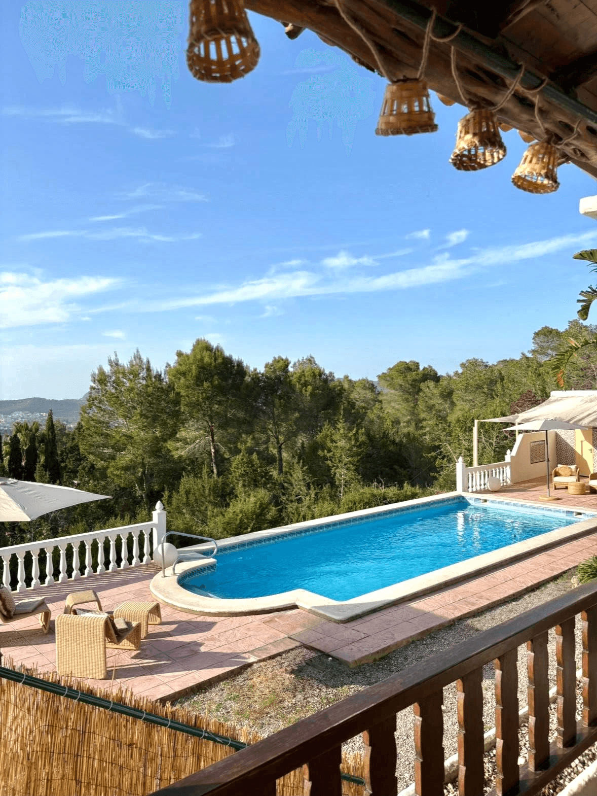 Encantadora Finca con Piscina y Vistas Panorámicas al Mar | Alquiler Temporal y de Larga Estancia