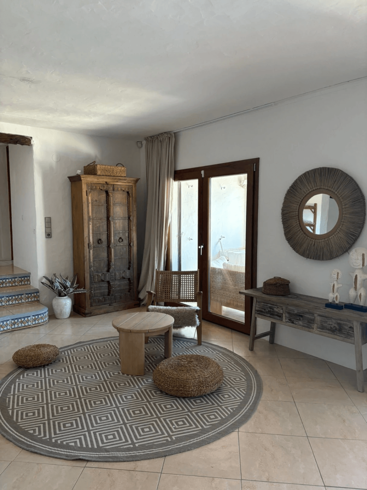 Encantadora Finca con Piscina y Vistas Panorámicas al Mar | Alquiler Temporal y de Larga Estancia