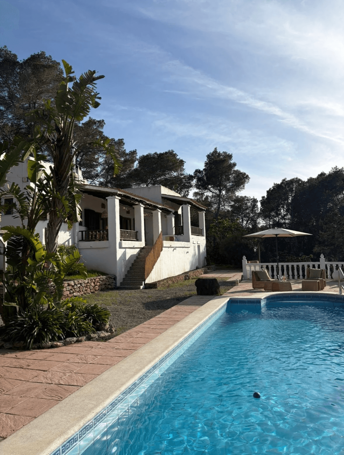 Encantadora Finca con Piscina y Vistas Panorámicas al Mar | Alquiler Temporal y de Larga Estancia