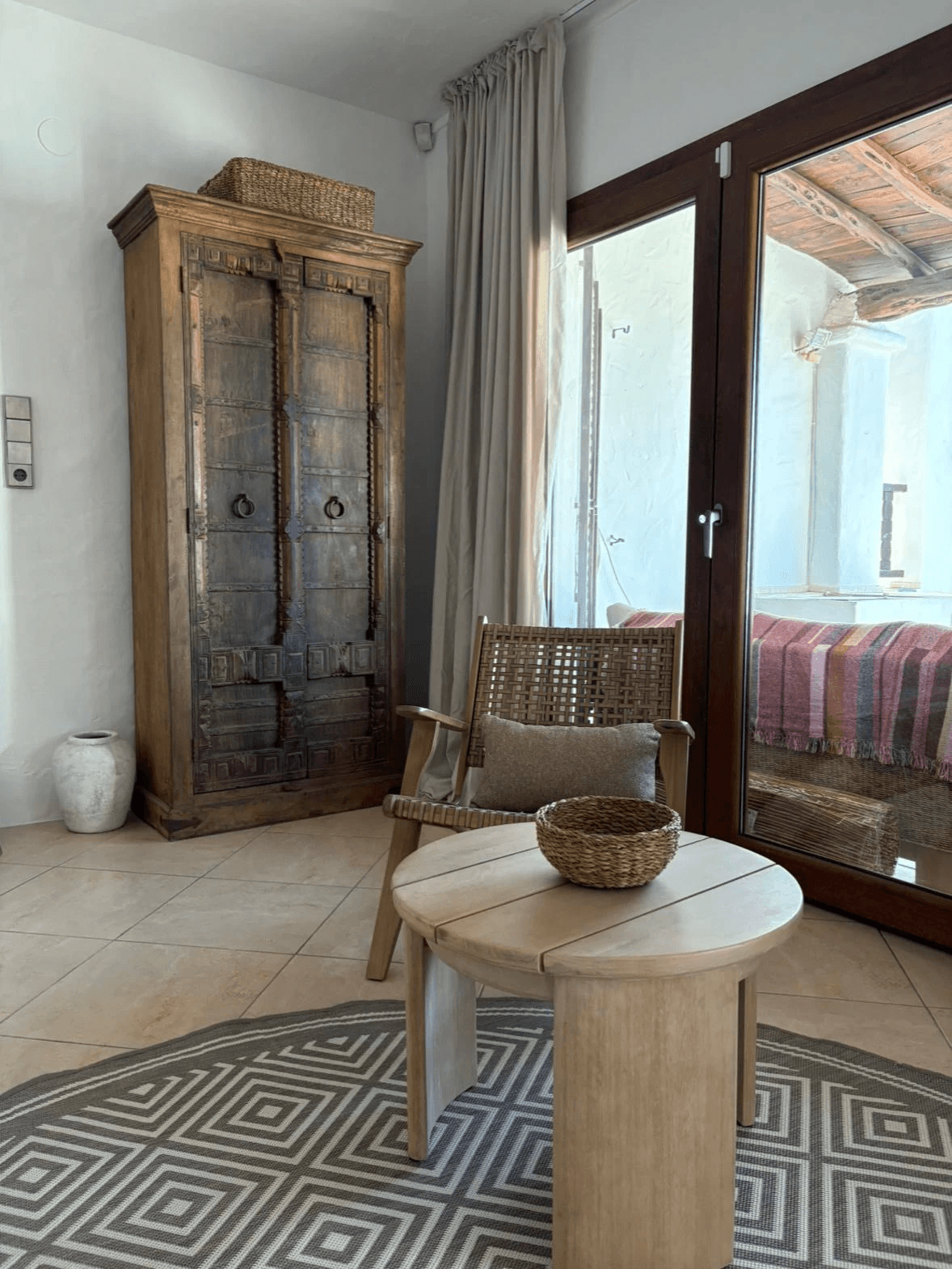 Encantadora Finca con Piscina y Vistas Panorámicas al Mar | Alquiler Temporal y de Larga Estancia