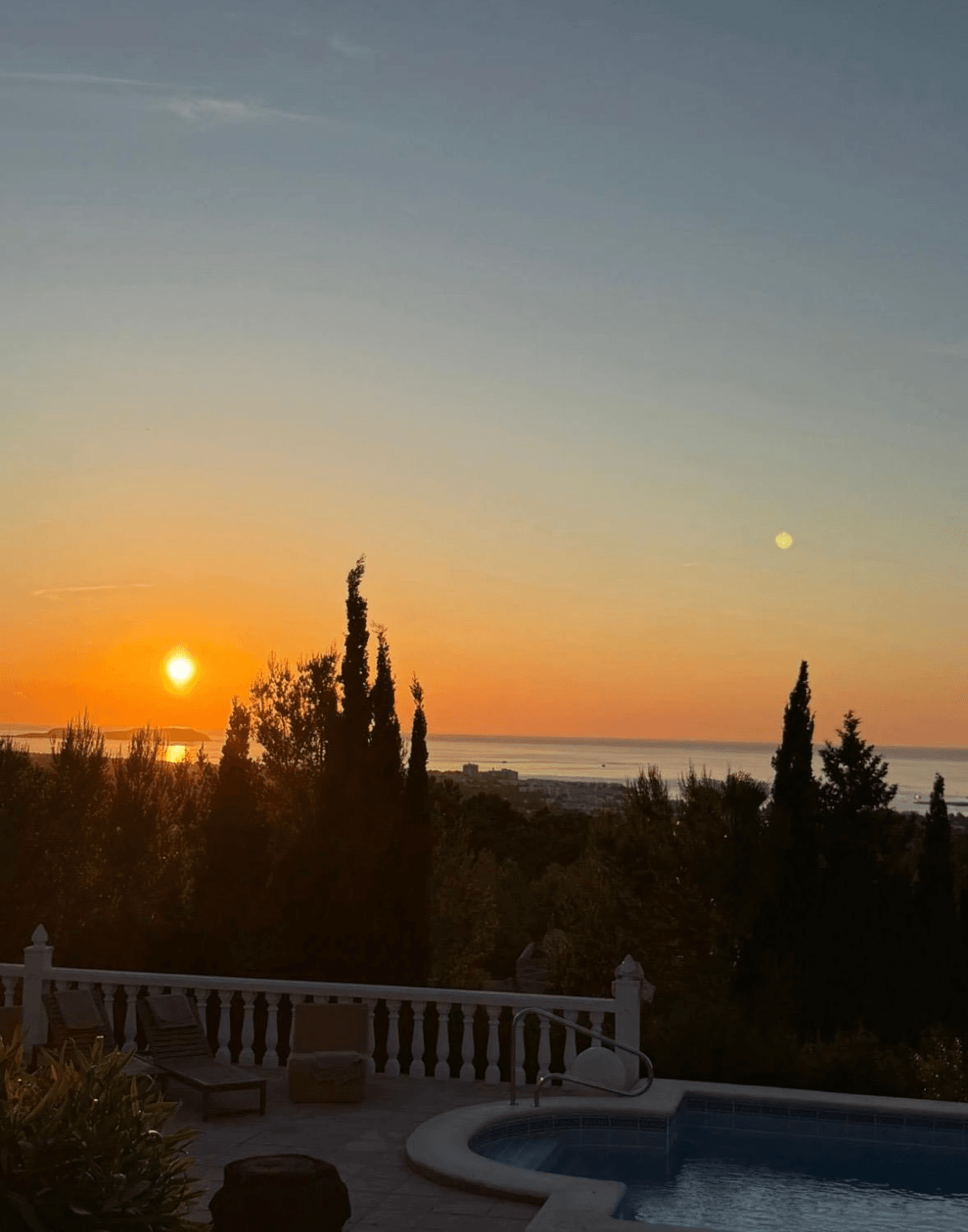 Encantadora Finca con Piscina y Vistas Panorámicas al Mar | Alquiler Temporal y de Larga Estancia