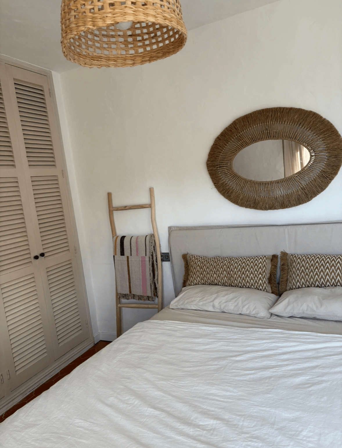 Encantadora Finca con Piscina y Vistas Panorámicas al Mar | Alquiler Temporal y de Larga Estancia