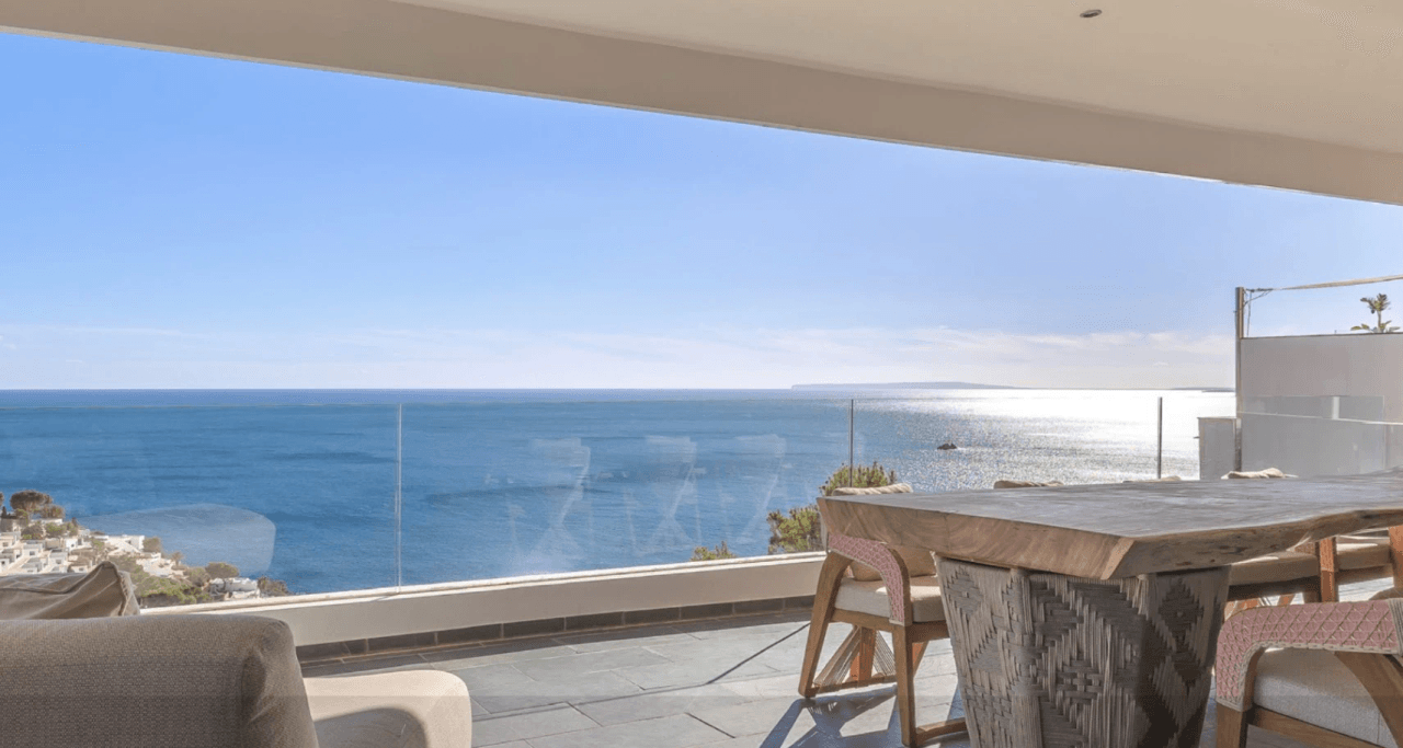 EXCLUSIVE CONTEMPORARY VILLA WITH SEA VIEWS IN ROCA LLISA