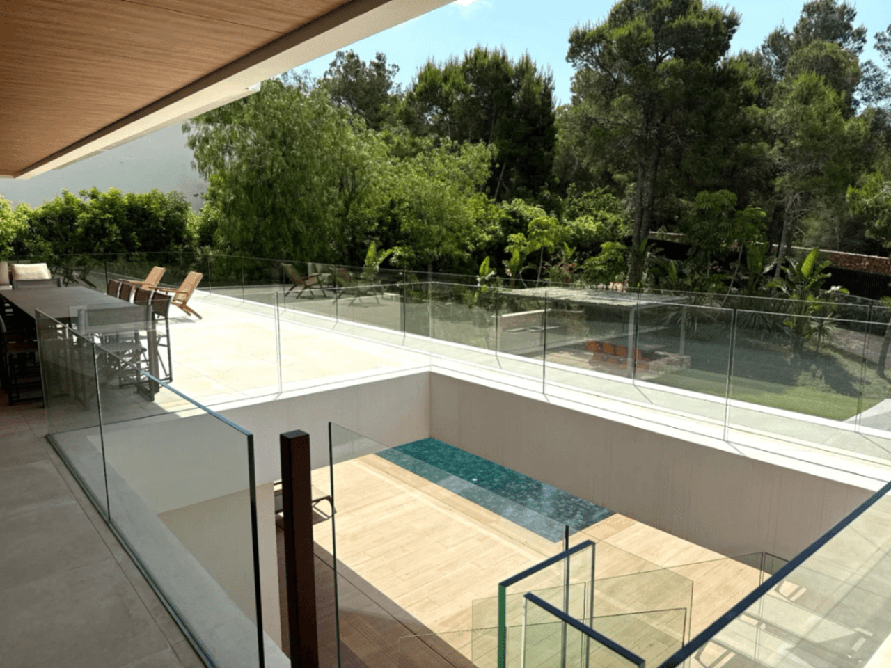 Exclusiva villa de nueva construcción en urbanización cerrada con máxima privacidad en Jesús