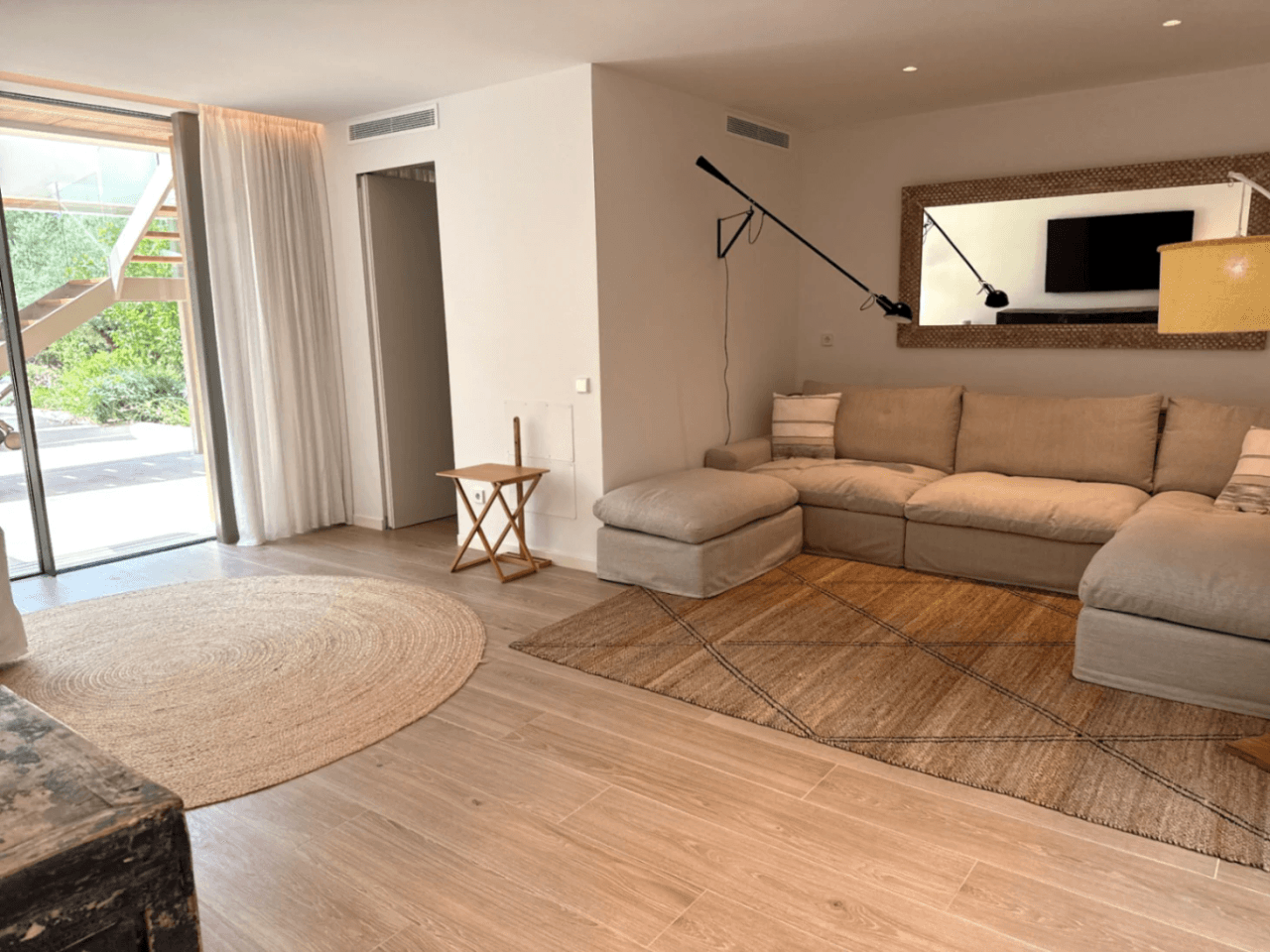 Exclusiva villa de nueva construcción en urbanización cerrada con máxima privacidad en Jesús