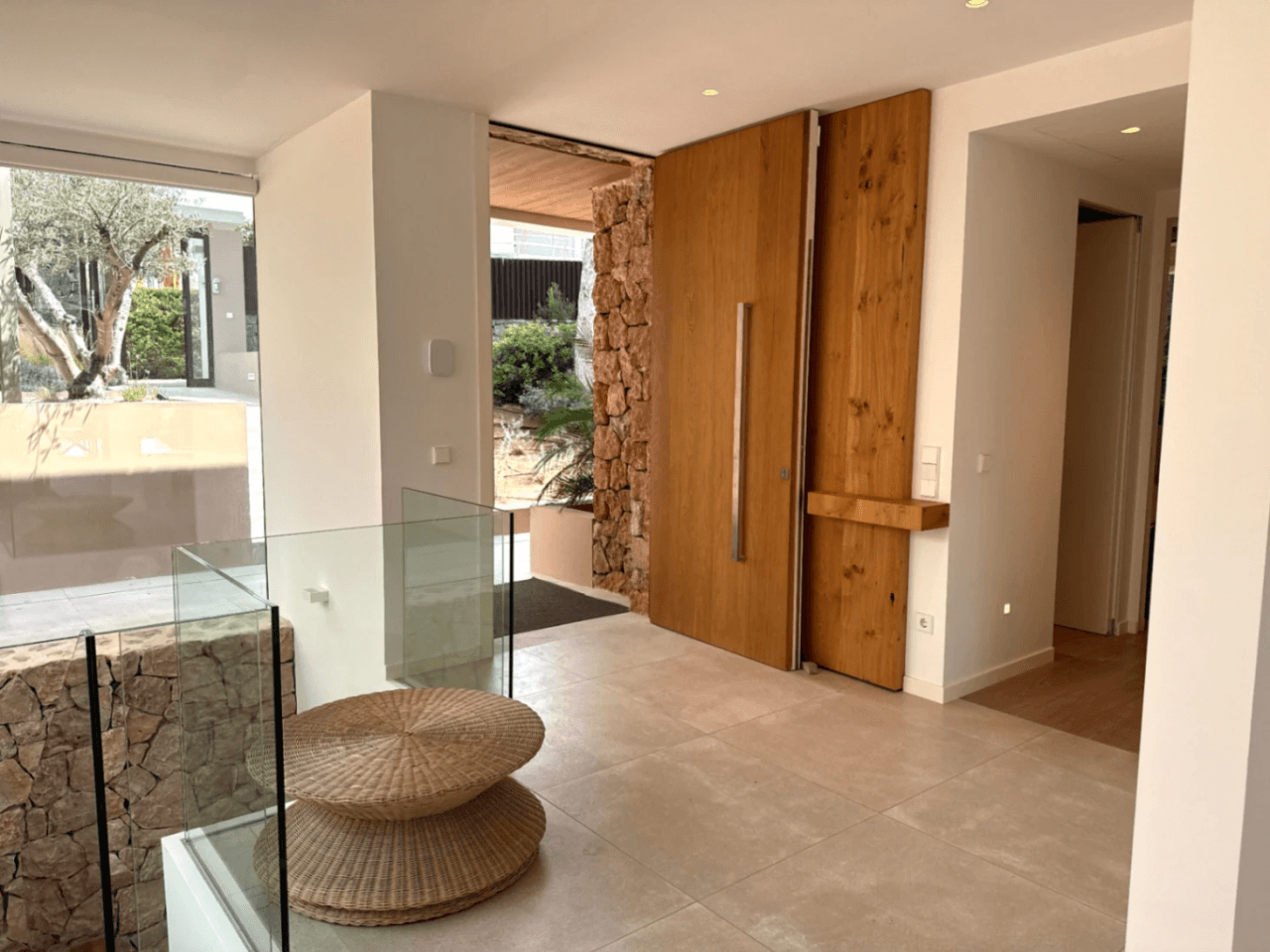 Exclusiva villa de nueva construcción en urbanización cerrada con máxima privacidad en Jesús