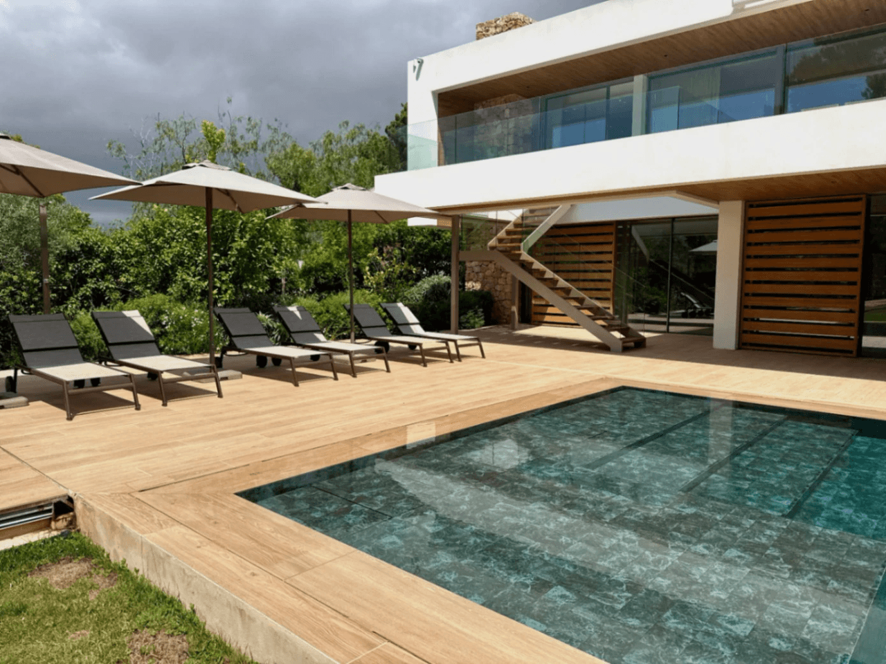 Exclusiva villa de nueva construcción en urbanización cerrada con máxima privacidad en Jesús