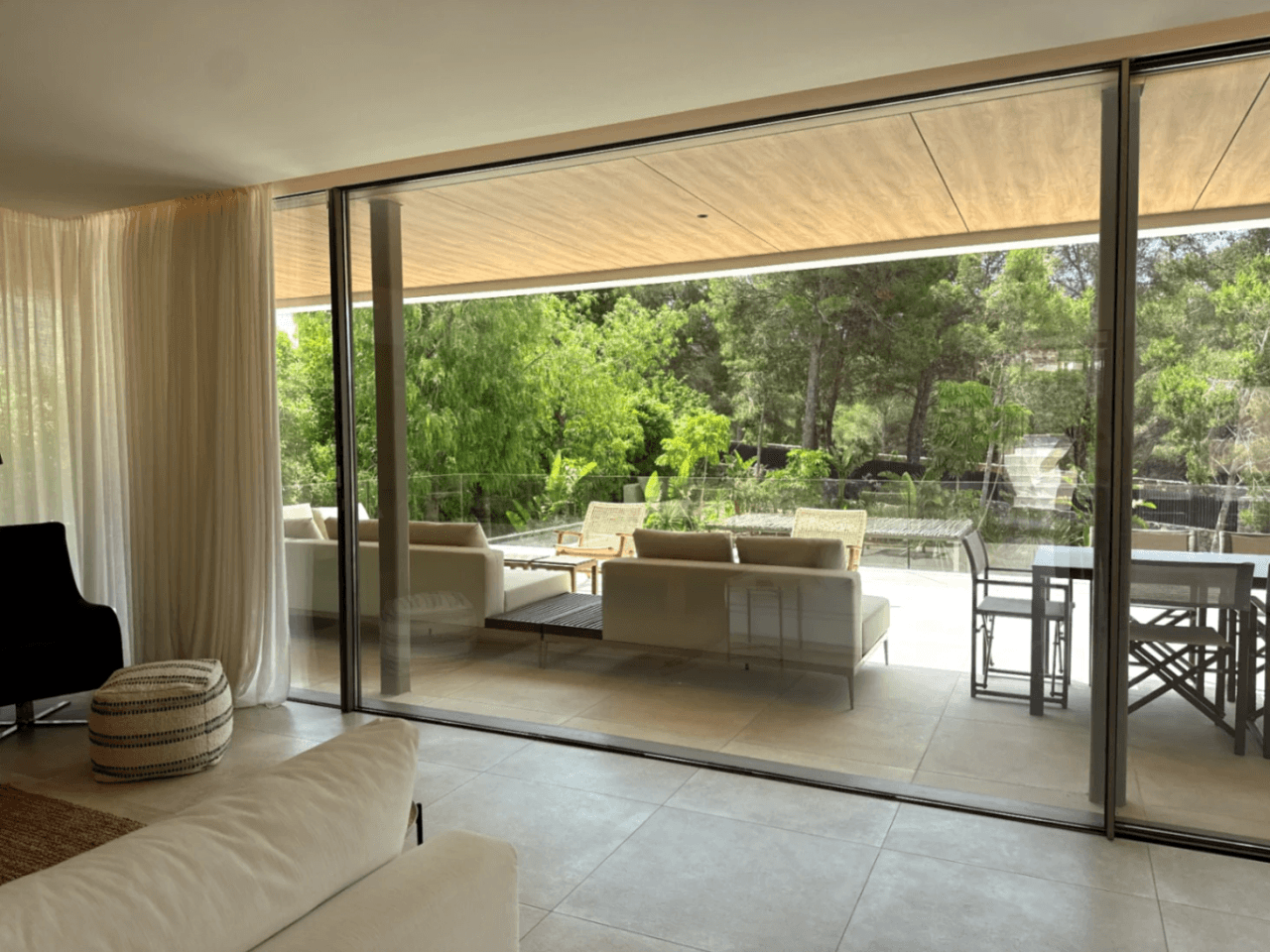 Exclusiva villa de nueva construcción en urbanización cerrada con máxima privacidad en Jesús