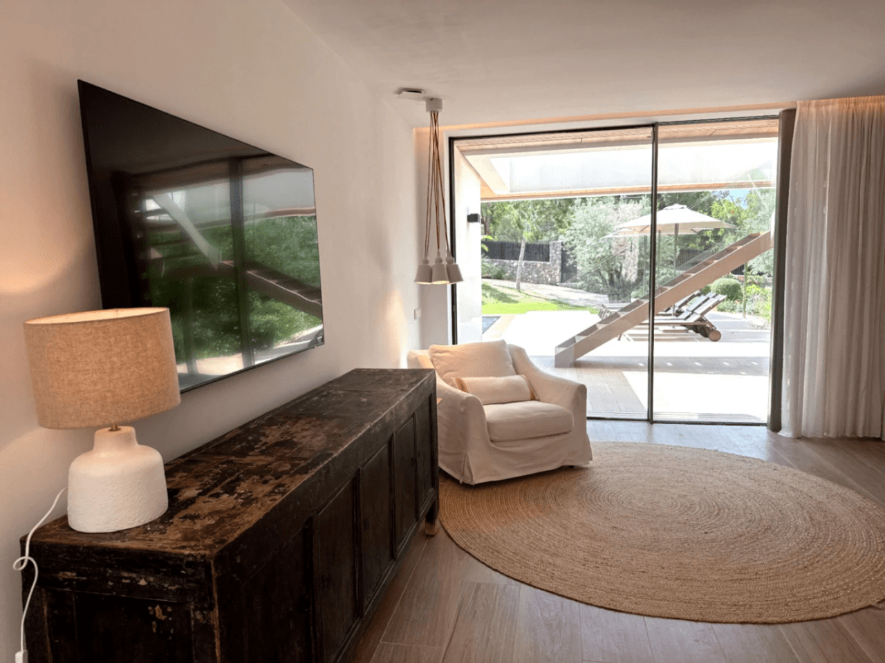 Exclusiva villa de nueva construcción en urbanización cerrada con máxima privacidad en Jesús