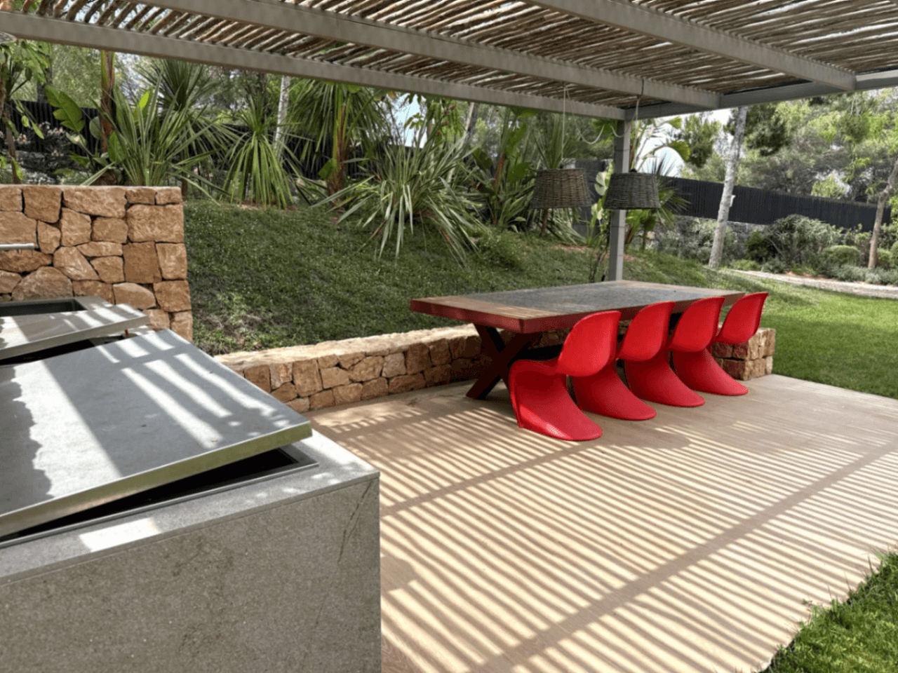 Exclusiva villa de nueva construcción en urbanización cerrada con máxima privacidad en Jesús