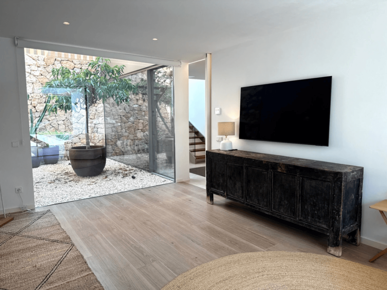 Exclusiva villa de nueva construcción en urbanización cerrada con máxima privacidad en Jesús
