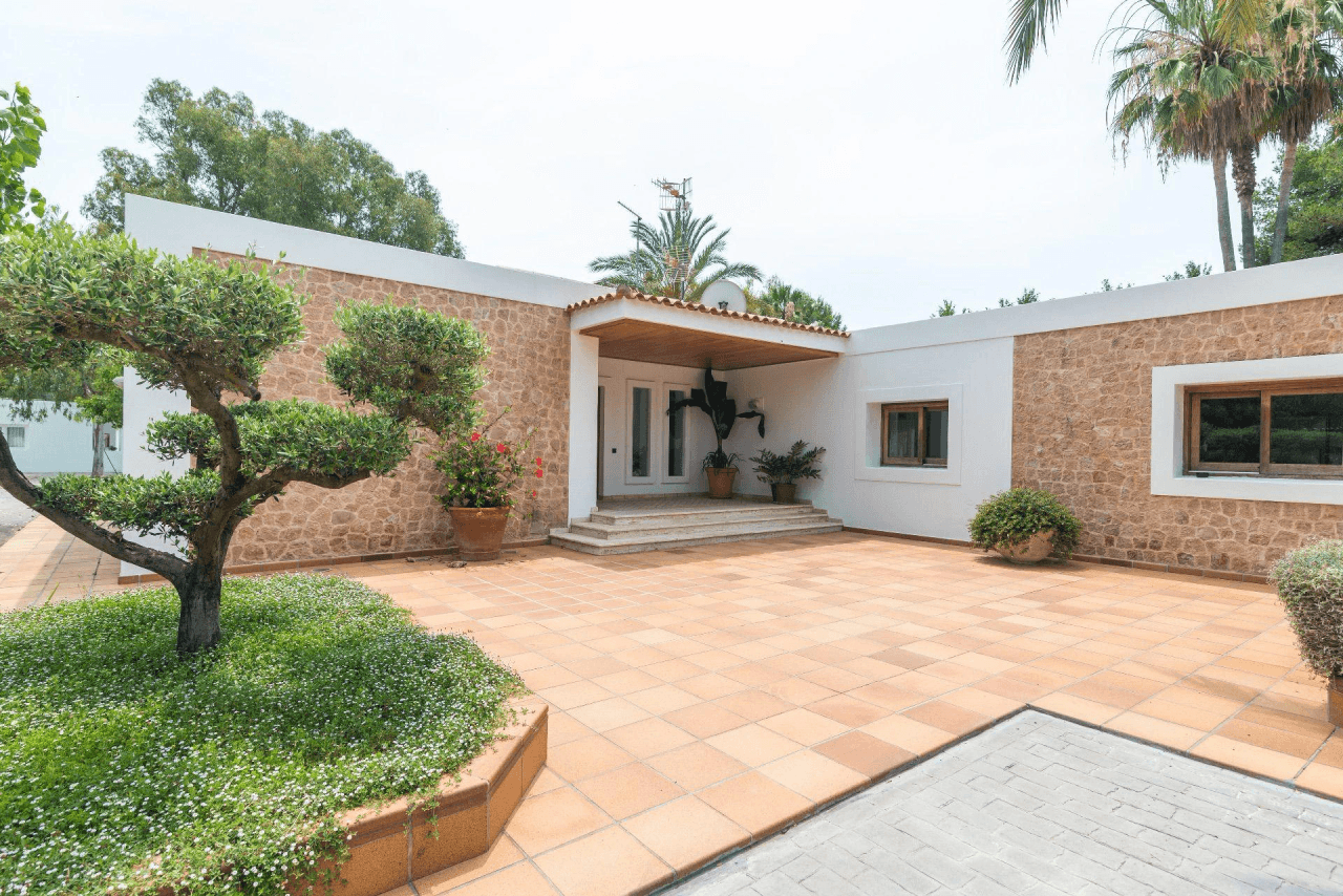 Brand new renovated luxury villa for sale in Santa Eulalia.