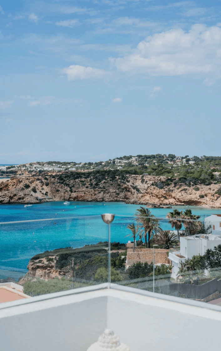 Exclusivo Adosado con Vistas al Mar, Jacuzzi en Rooftop y Atardeceres de Ensueño en Cala Tarida