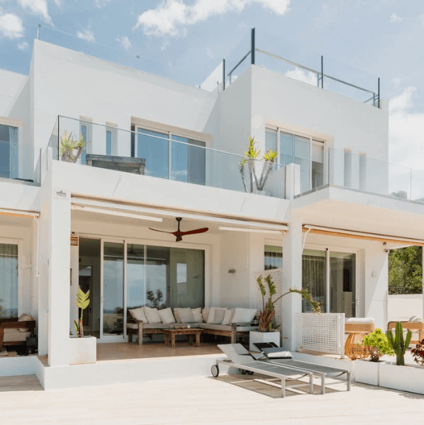 Exclusivo Adosado con Vistas al Mar, Jacuzzi en Rooftop y Atardeceres de Ensueño en Cala Tarida