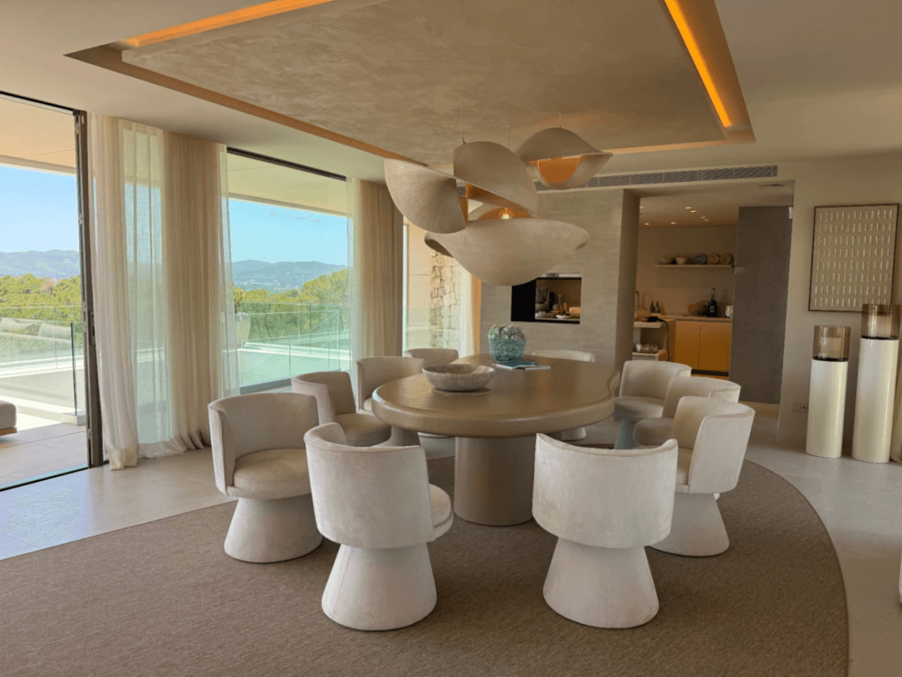Exclusiva villa de nueva construcción con vistas al mar – Alquiler de verano en Ibiza