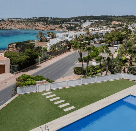 Exclusivo Adosado con Vistas al Mar, Jacuzzi en Rooftop y Atardeceres de Ensueño en Cala Tarida