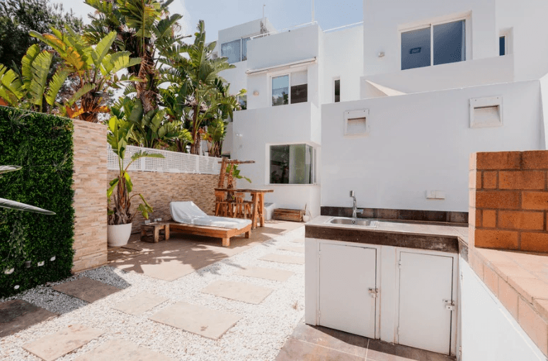 Exclusivo Adosado con Vistas al Mar, Jacuzzi en Rooftop y Atardeceres de Ensueño en Cala Tarida