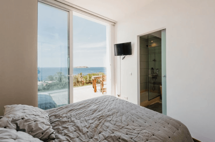 Exclusivo Adosado con Vistas al Mar, Jacuzzi en Rooftop y Atardeceres de Ensueño en Cala Tarida