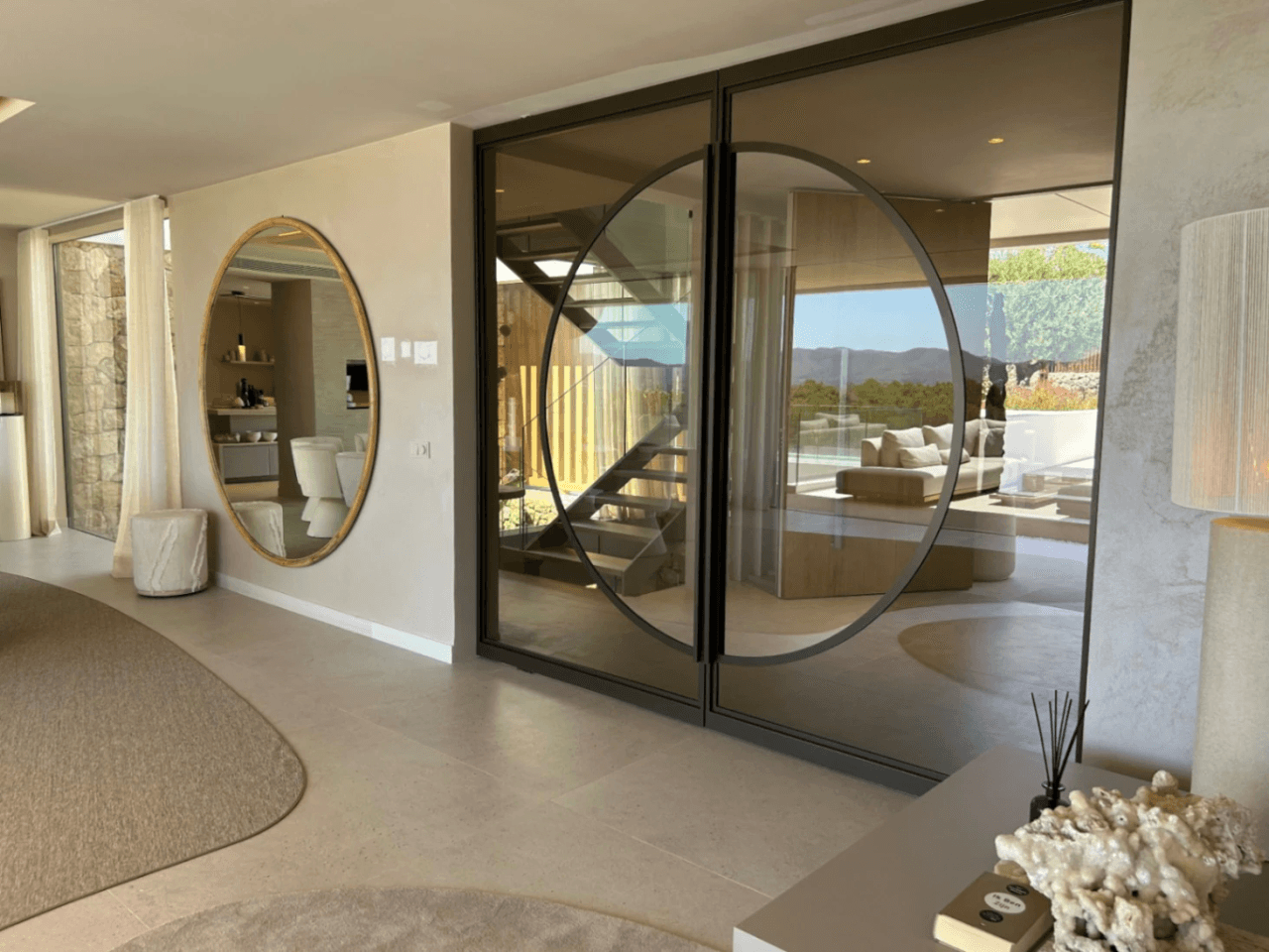 Exclusiva villa de nueva construcción con vistas al mar – Alquiler de verano en Ibiza