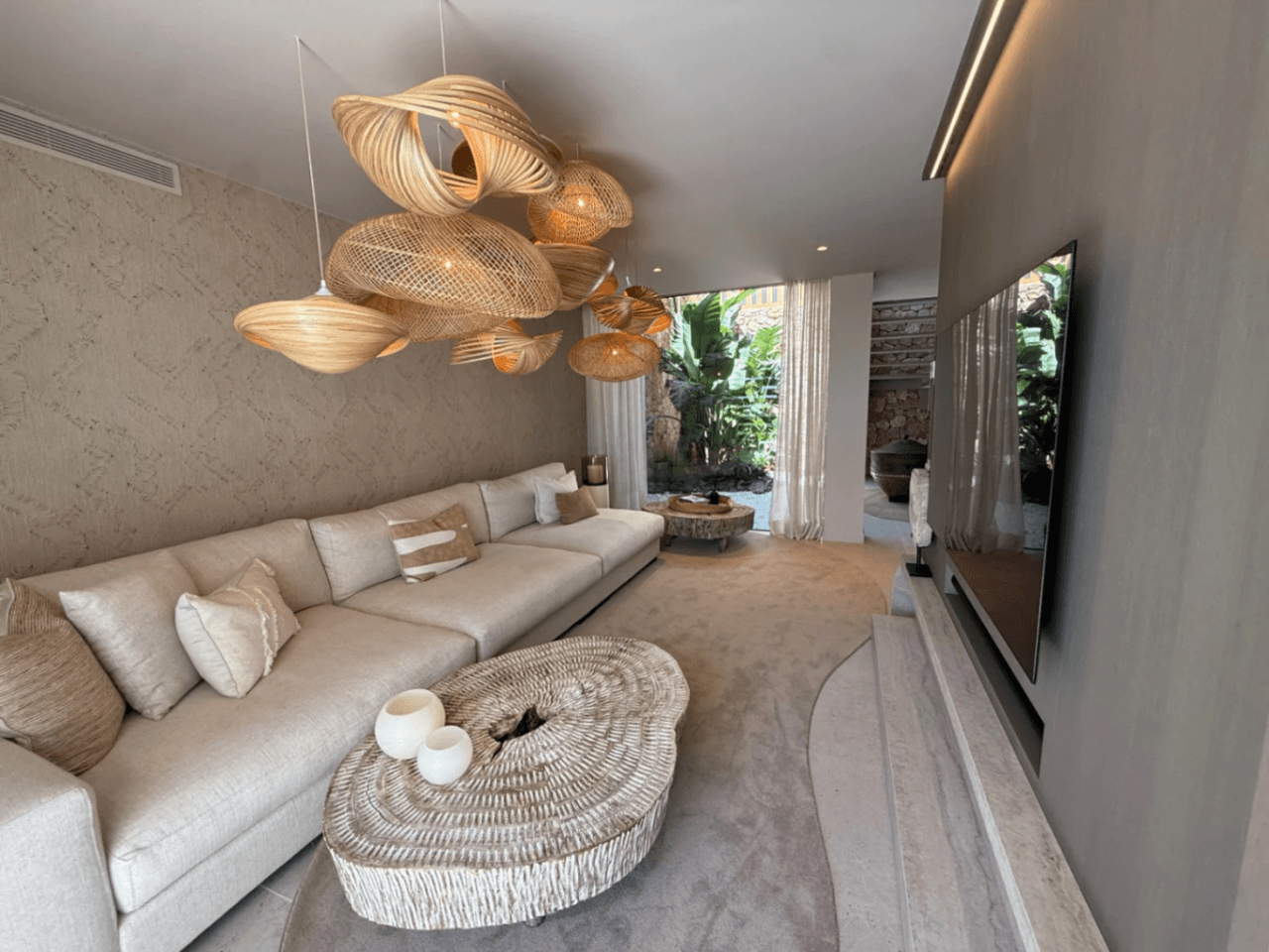 Exclusiva villa de nueva construcción con vistas al mar – Alquiler de verano en Ibiza