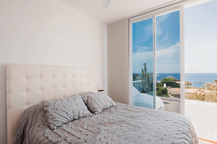 Exclusivo Adosado con Vistas al Mar, Jacuzzi en Rooftop y Atardeceres de Ensueño en Cala Tarida
