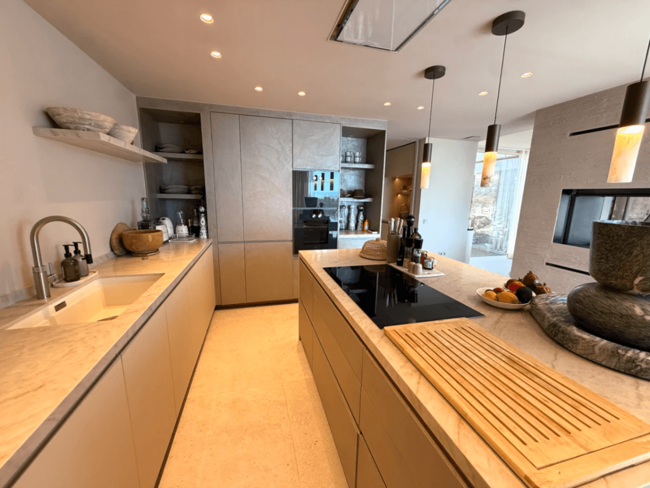 Exclusiva villa de nueva construcción con vistas al mar – Alquiler de verano en Ibiza