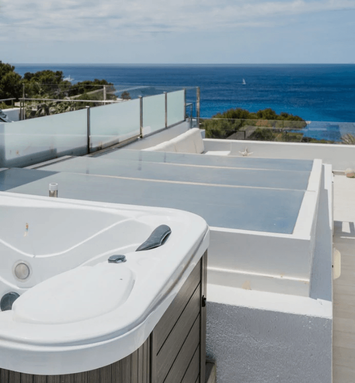 Exclusivo Adosado con Vistas al Mar, Jacuzzi en Rooftop y Atardeceres de Ensueño en Cala Tarida