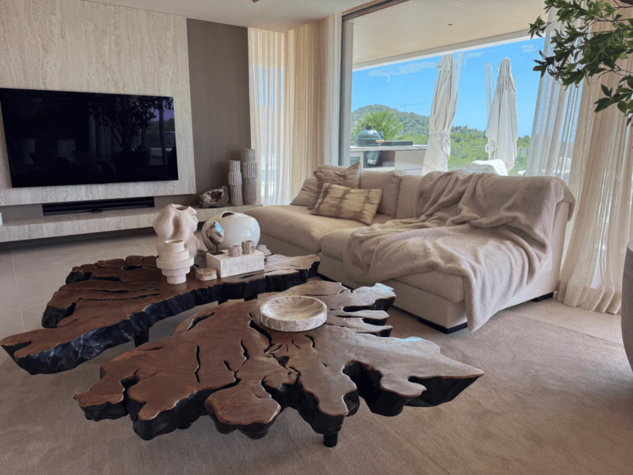 Exclusiva villa de nueva construcción con vistas al mar – Alquiler de verano en Ibiza