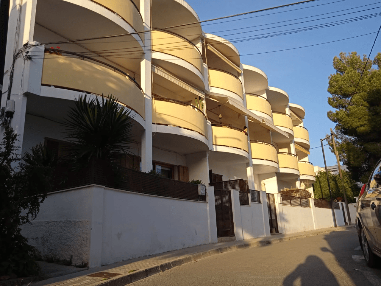 ALQUILER DE TEMPORADA – APARTAMENTO MODERNO DISPONIBLE HASTA NOVIEMBRE EN CAP MARTINET
