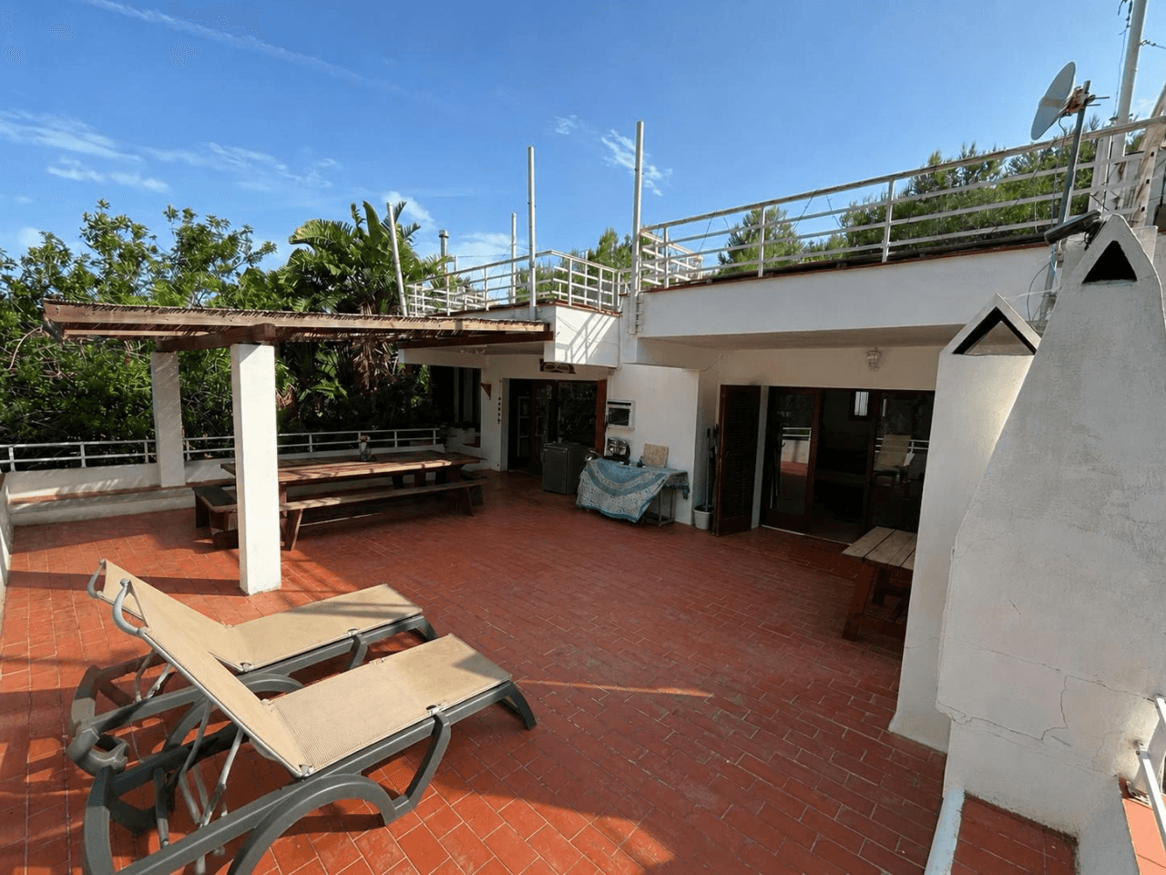 Villa en alquiler con vistas al mar y amplias zonas exteriores